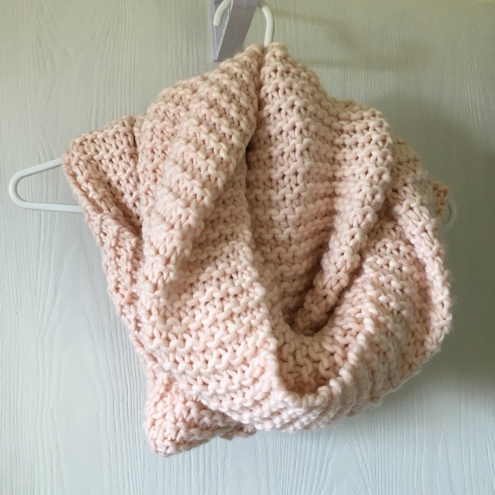 Forever 21 large chunky pink scarf. NWT.